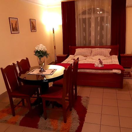 Guest House Villa Lord Novi Sad Buitenkant foto