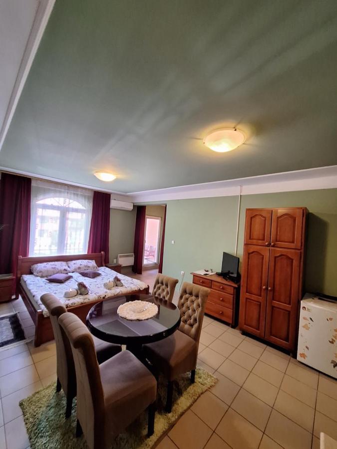 Guest House Villa Lord Novi Sad Buitenkant foto