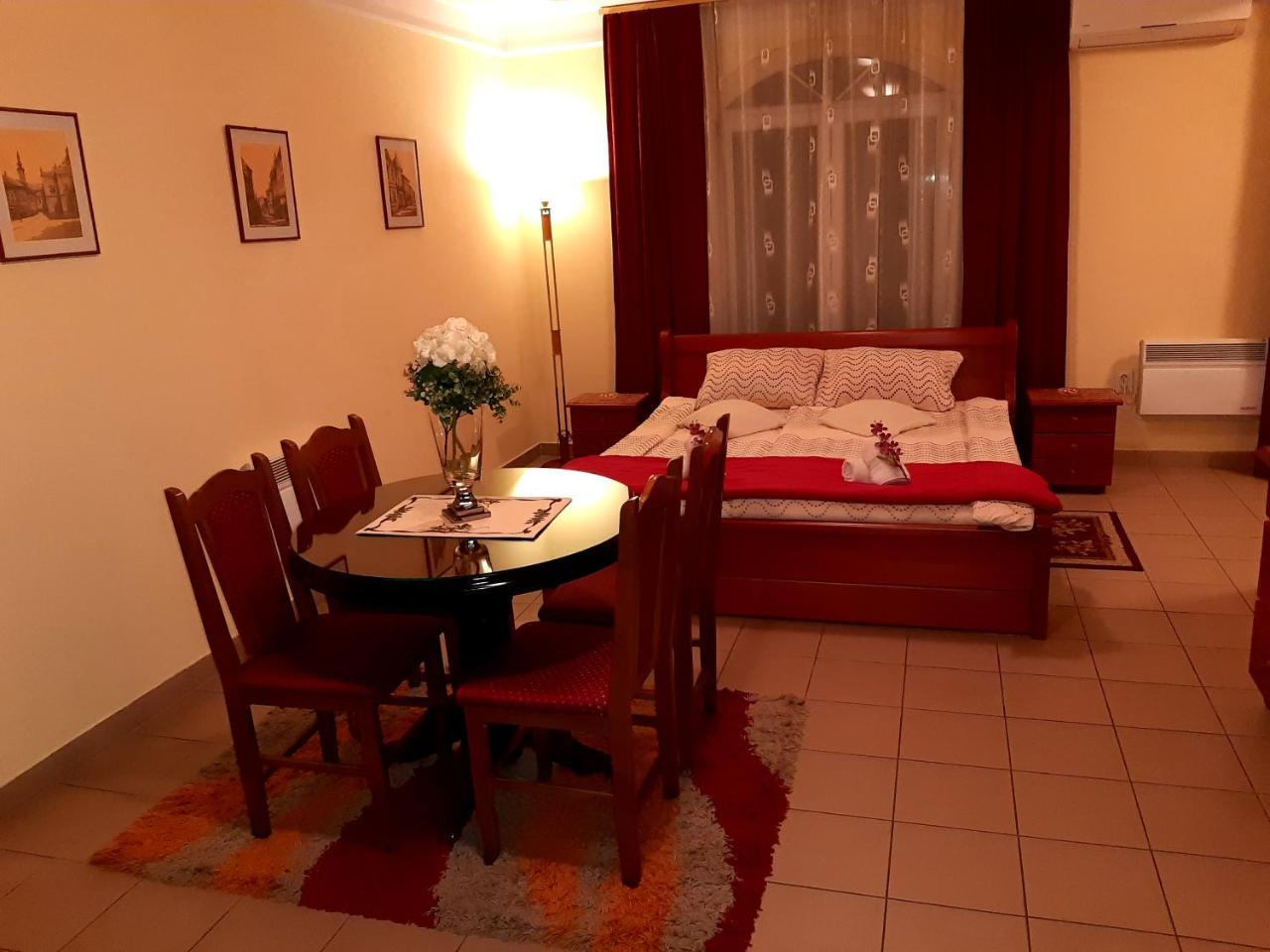 Guest House Villa Lord Novi Sad Buitenkant foto