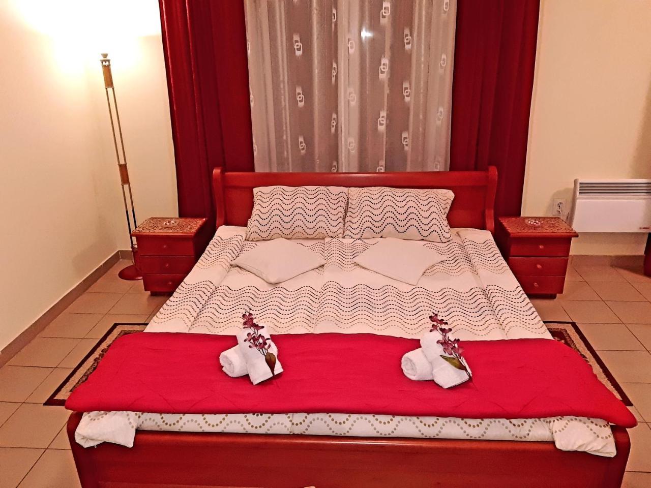 Guest House Villa Lord Novi Sad Buitenkant foto